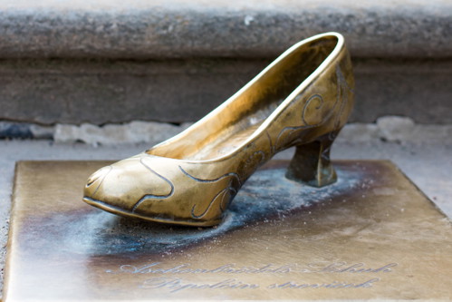 Da ist er plötzlich: Aschenbrödels Schuh