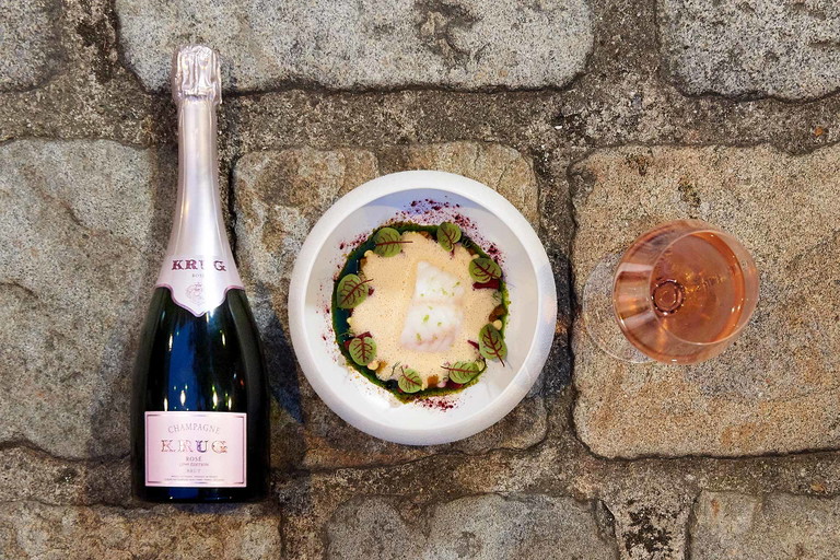 «Rascasse mit roter Beete, Kokosnuss, Dörraprikose, Dill und Curry» mit KRUG Rosé 22 Ème Édition