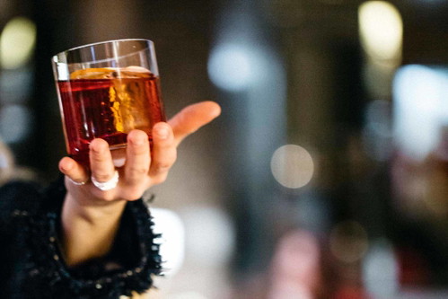 Herzhafte Snacks, himmlische Drinks – beides gehört zu einem echt sizilianischen Aperitivo.