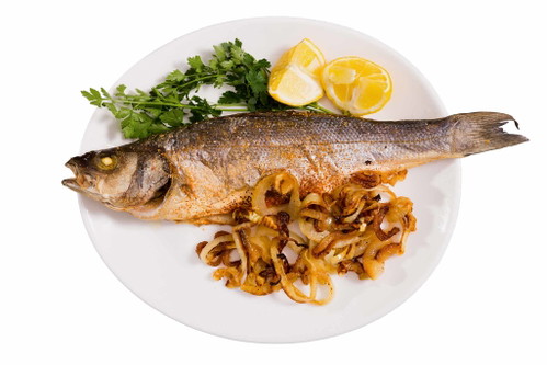 Spigola alla brace (gegrillter Wolfsbarsch).
