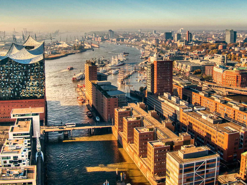 Kultur, nah am Wasser gebaut: Nicht nur der Elbphilharmonie wegen knackt Hamburg jedes Jahr Besucherrekorde.