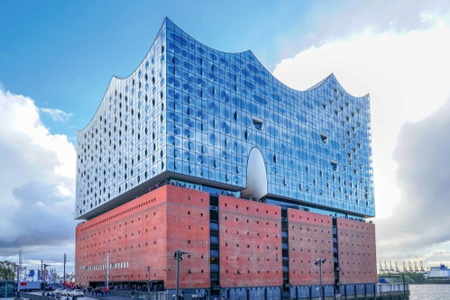 Wer keine Karte für den Konzertsaal bekommt, kann dennoch die Plaza der Elbphilharmonie besichtigen.