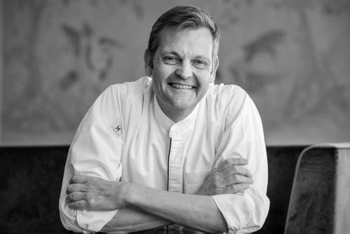 Auf der Lindenterrasse (siehe nächstes Foto) vom »Louis C. Jacob« verstreichen die Stunden rasend schnell. Wer mag, bleib zum Dinner bei Zwei-Sterne-Koch Thomas Martin. 