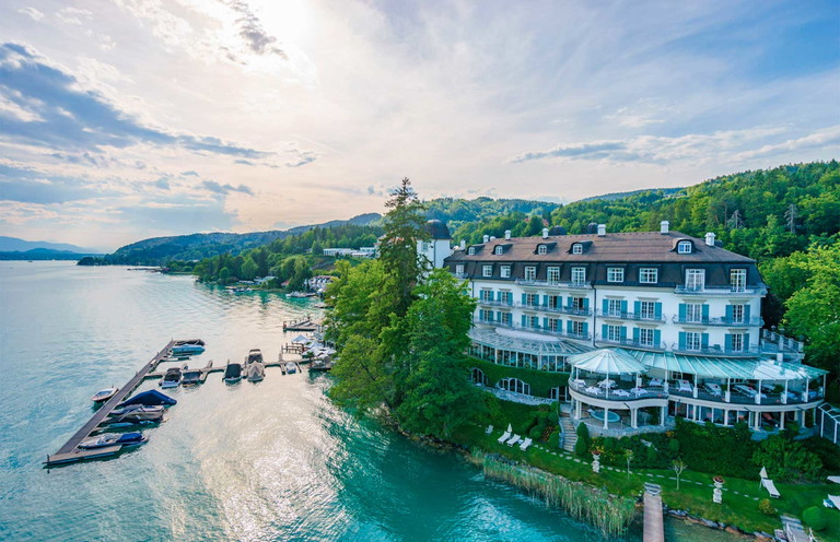 Blick auf das »Hotel Schloss Seefels«.