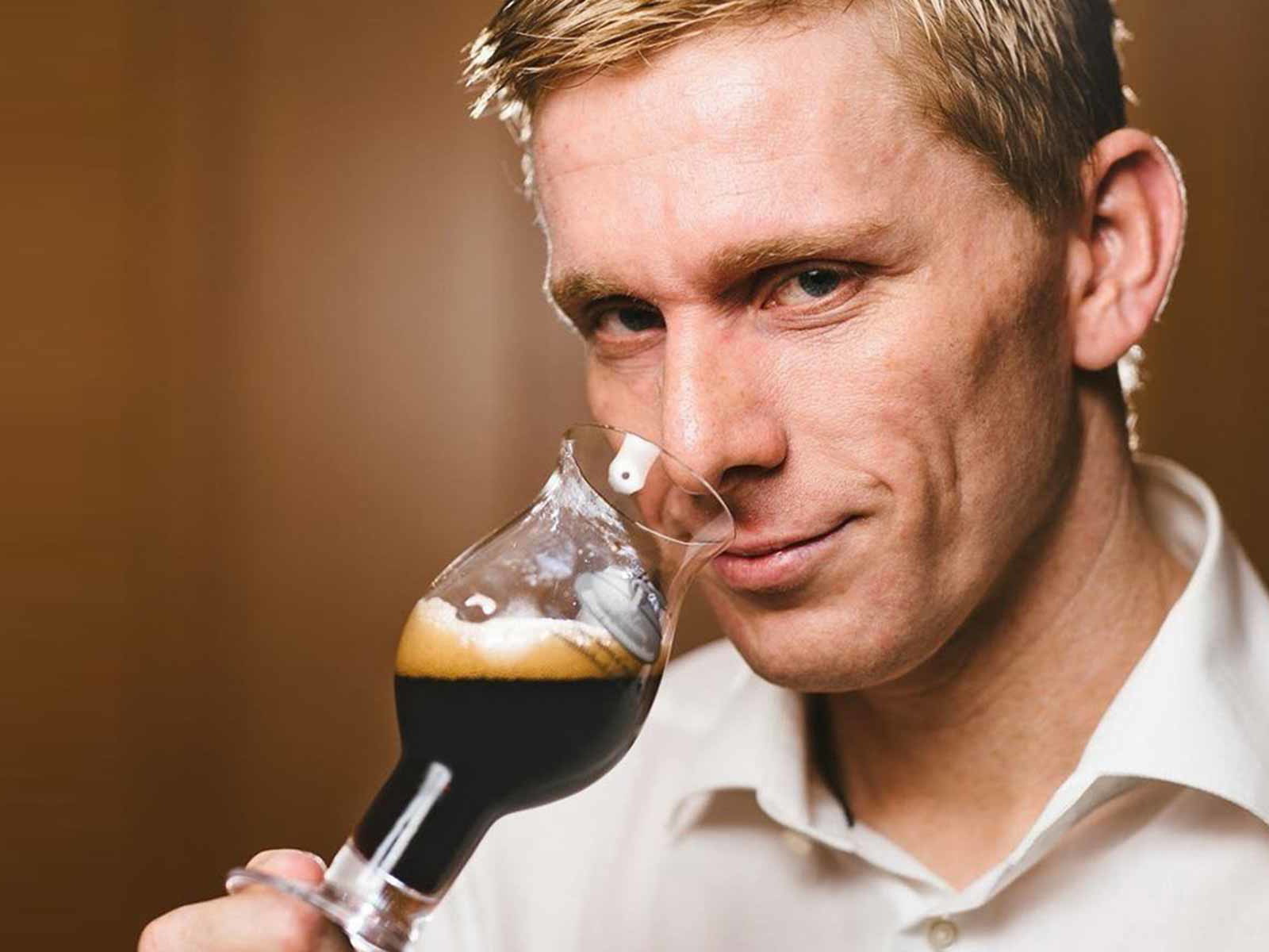Der österreichische Biersommelier-Staatsmeister und »Budweiser Brand Ambassador« ist ein Experte für Bier- und Food-Pairings. Die Kombination von Käse und Bier begeistert ihn besonders.