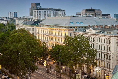 Von Mitte bis Ende des 19. Jahrhunderts war die Bautätigkeit am Ring besonders stark. Der Baustil der damaligen Zeit nennt sich heute Ringstraßen-Architektur. 