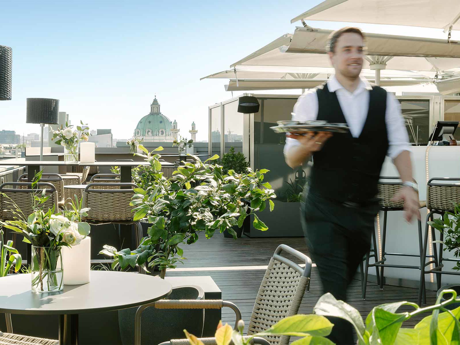 Bei cooler Musik und entspannter Stimmung kann man Wein oder Gin aus Österreich genießen und ganz ohne Verzicht am Detox-Retox-Programm teilnehmen.