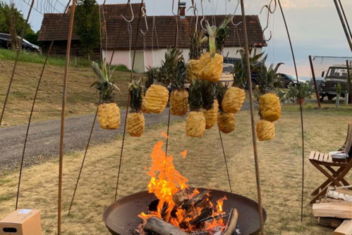 Die Annanas wurde über offenem Feuer gegrillt.