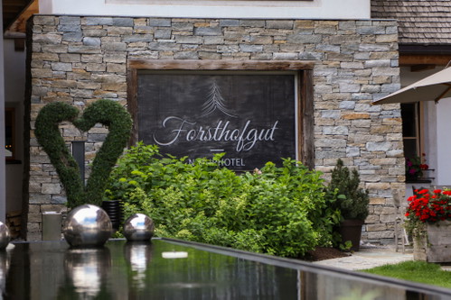 Das Naturhotel Forsthofgut in Leogang.