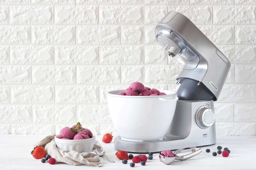 Kenwood Eiscremebereiter AT956 Gesehen für 119 Franken. Der Eiscremebereiter für die «Chef»-Küchenmaschinen besteht aus einem Rührwerk und einer Gefrierschüssel. melectronics.ch
