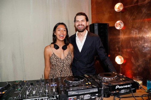 In der »Bar bOx« legen wechselnd DJs aus der Region auf, auch Jimi Blue Ochsenknecht steht ab und zu selbst hinter den Turntables.