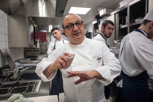 Ciccio Sultano zeigt uns sein Rezept für das sizilianische Dessert.