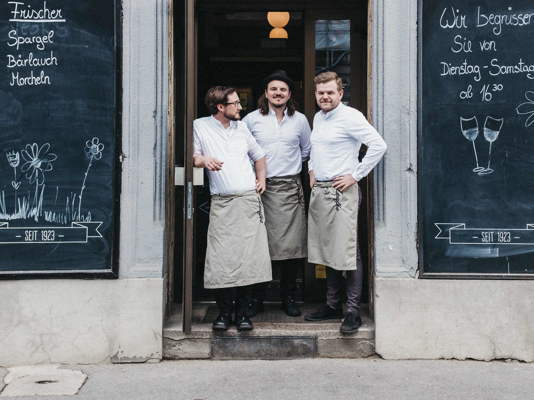 Die »Laufke«-Wirte Jakob Schönberger, Herbert König und Markus Neuhold vor dem Lokal.