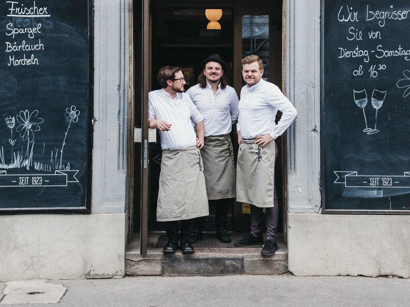 Die »Laufke«-Wirte Jakob Schönberger, Herbert König und Markus Neuhold vor dem Lokal.