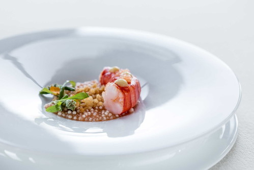 Carabineiro mit Puffreis und und Tapioka, ein Gericht von Rui Silvestre. 