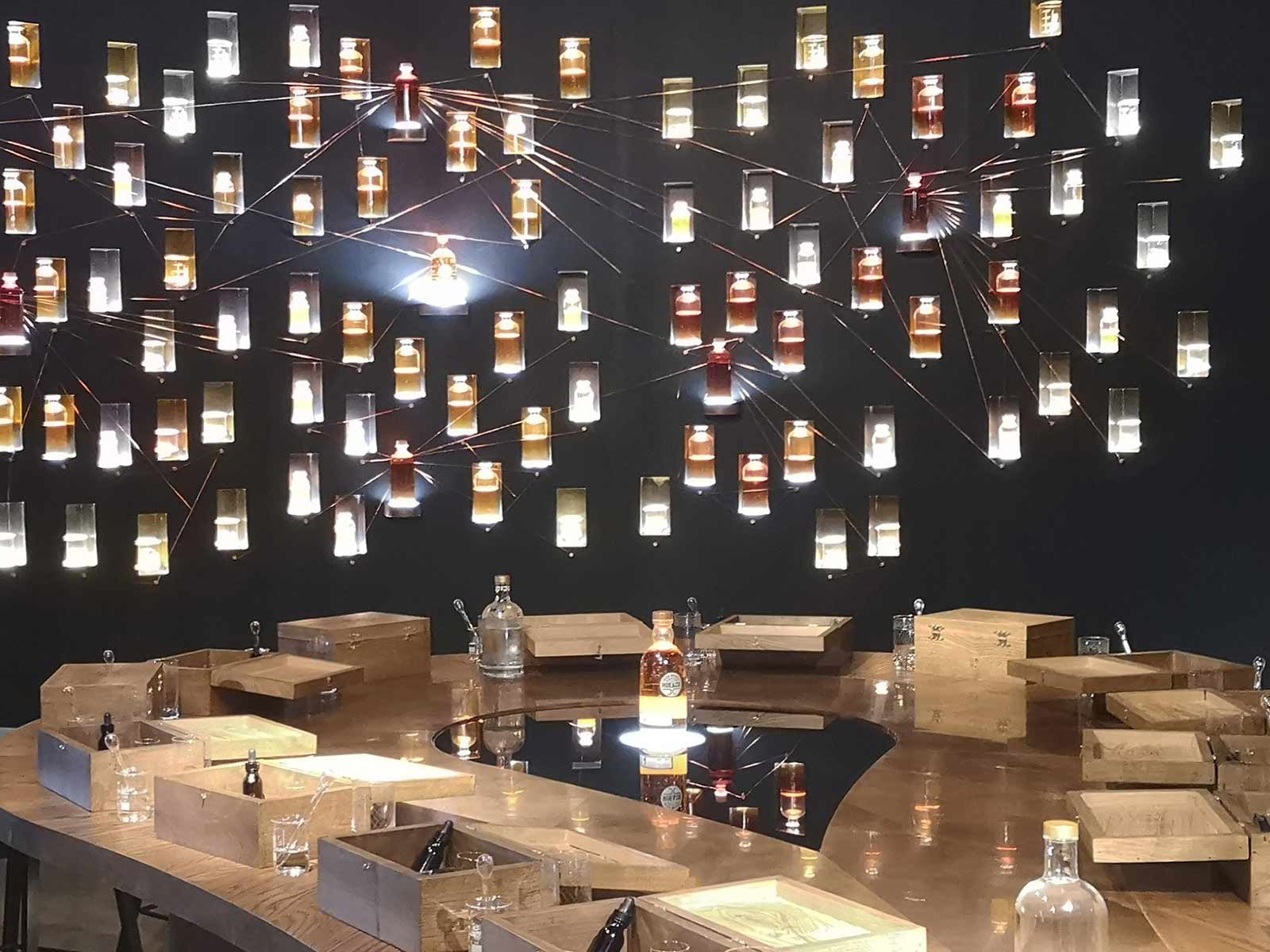 Der Verkostungsraum in der Roe &amp; Co Distillery