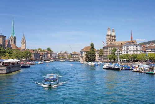Bootstour: Eine Limmat-Schifffahrt führt an vielen Sehenswürdigkeiten vorbei.