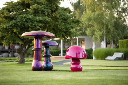 Baum trifft Kunst: Skulpturen wie jene von der Künstlerin Sylvie Fleury schmücken das «Enea Baummuseum» in Rapperswil-Jona.