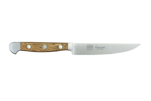 GÜDE Alpha: Handgeschmiedete Klinge, für den Griff wurde Eichenholz aus über 80 Jahre alten Weinfässern verwendet. Um ca. 85 CHF bei www.guede-messer.com.