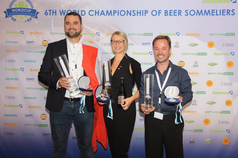 Patrick Thomi (zweiter Platz, Schweiz), Siegerin Elisa Raus und Michael Friedrich (dritter Platz, Deutschland).