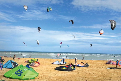 Auch das kann Grado: Kitesurfen? Ballonfahren? Es gibt viele Optionen, sich alles von oben anzuschauen.