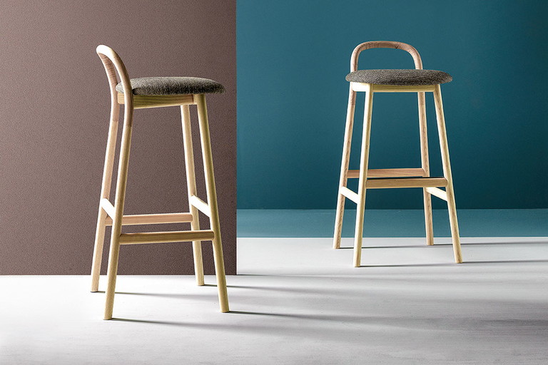 Der »Barstool 16« von »Very Wood« kann online konfiguriert werden. 