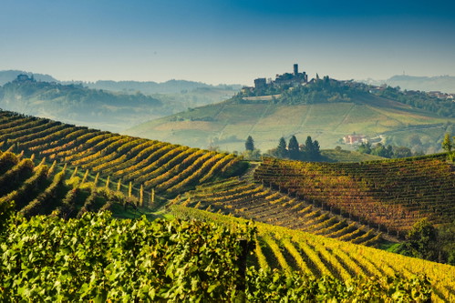 Die Region Piemont liegt am Fuss der Alpen und grenzt an Frankreich und die Schweiz.
