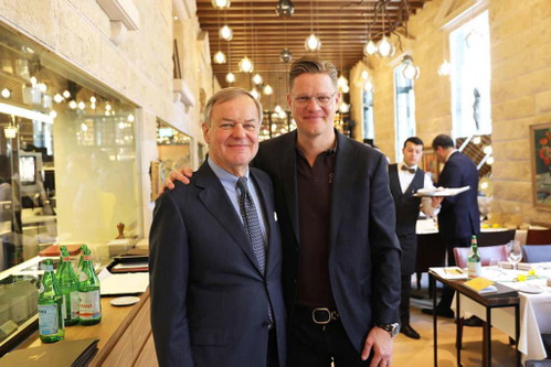Rudi Bindella mit Rudi Bindella Jr. in ihrem 2018 eröffneten «Ornellaia Ristorante» in Zürich.&nbsp;