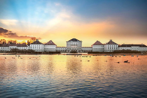 Das Schloss Nymphenburg übertrifft mit seiner Spannweite sogar das Schloss Versailles.