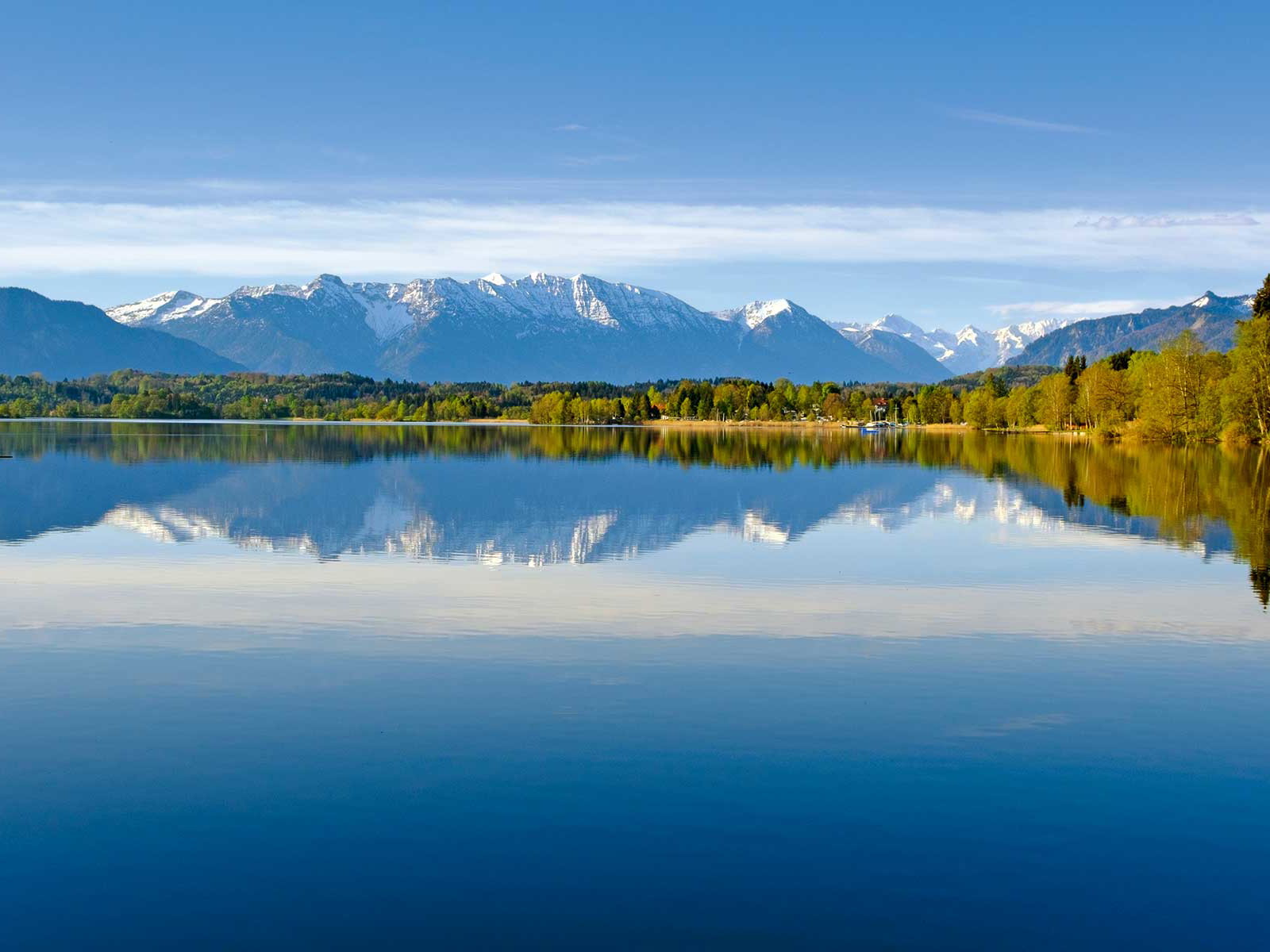 Der Staffelsee im südlichsten Landkreis Oberbayerns ist knapp acht Quadratkilometer groß.