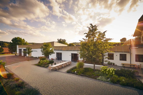 Spannende Ein- und ...Im Bild: Weingut Dockner