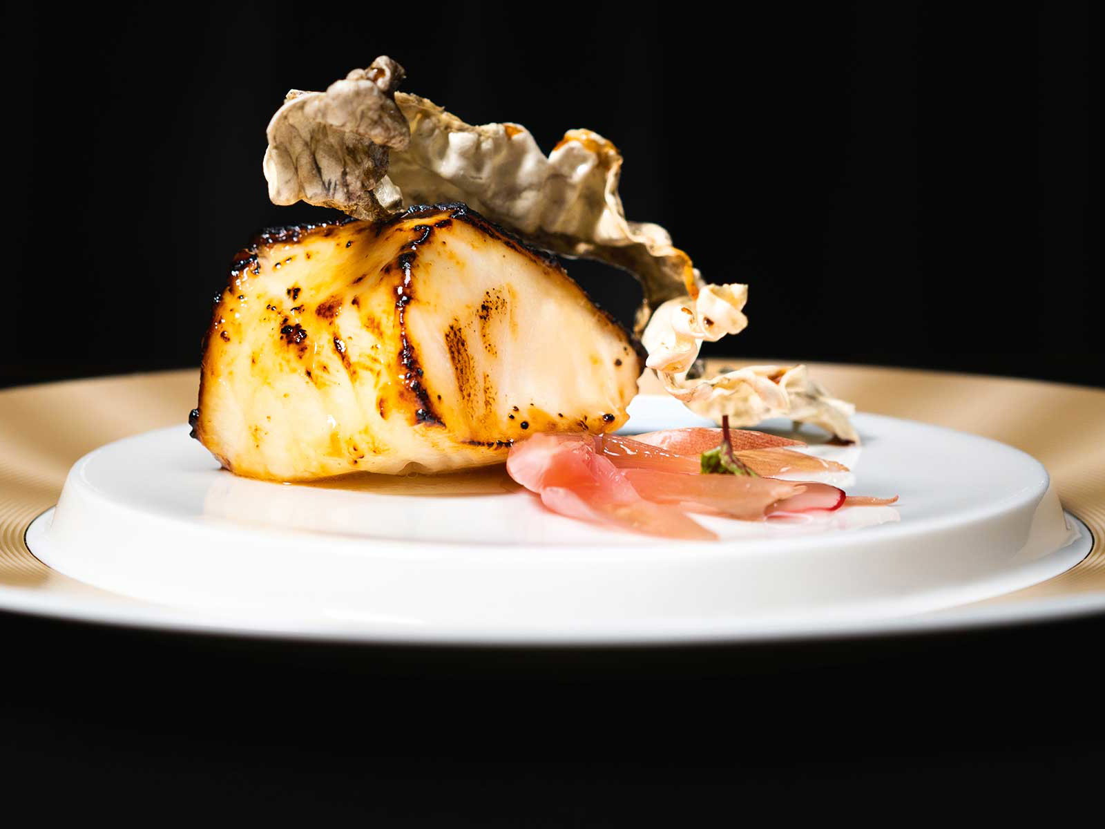 In Japan wird Miso gern und oft als Marinade für Fisch verwendet: Es macht ihn köstlicher und länger haltbar.