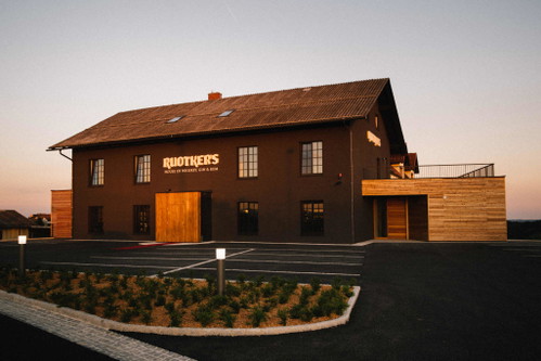 Das »Ruotker’s – house of whiskey, gin &amp; rum« von außen.