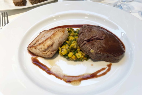 Mahi Mahi Fisch und Omaha Steak mit Mais
