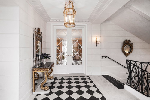 Der Eingangsbereich des Château mit Blick in den »Grand Salon«
