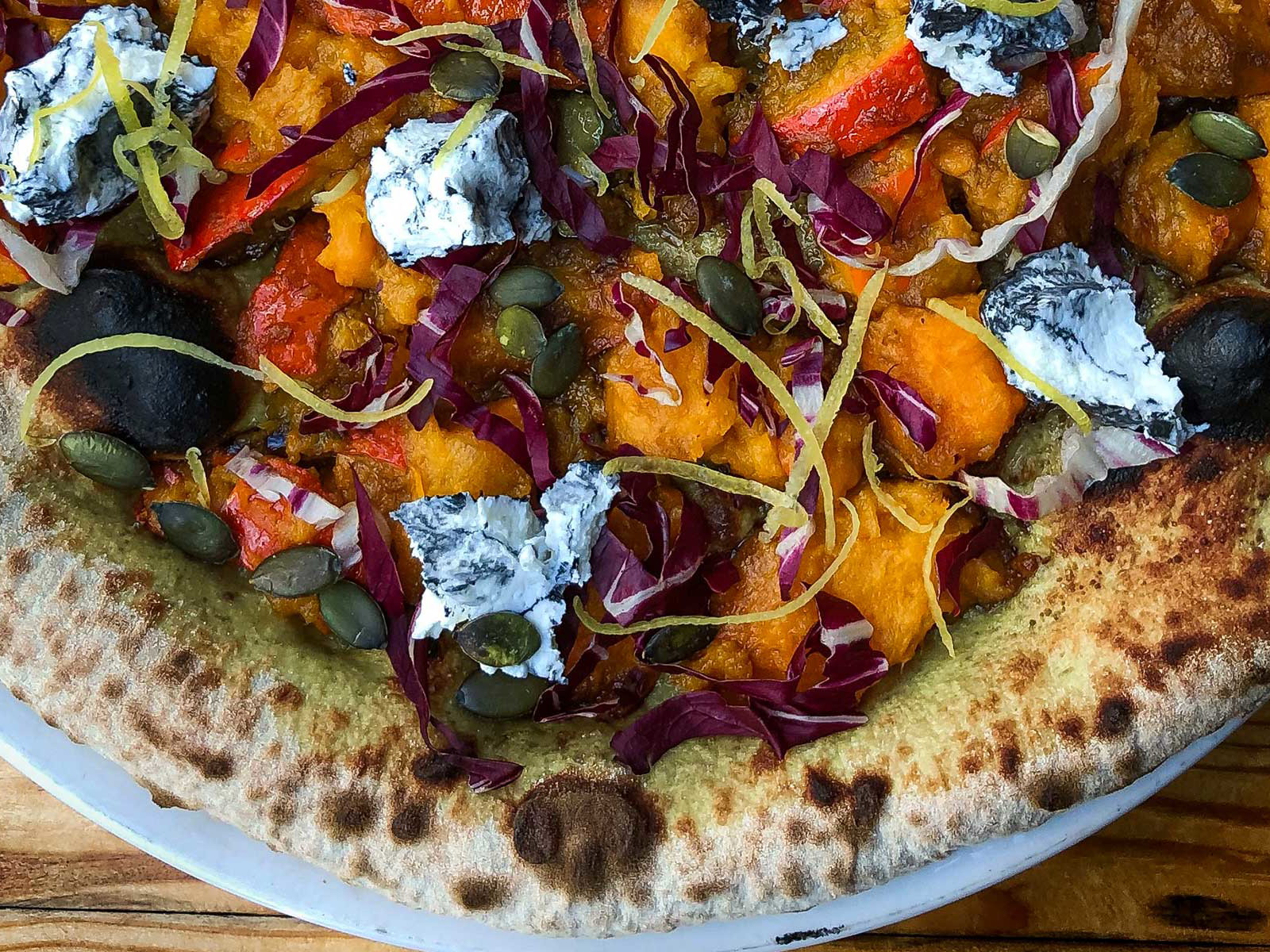 Die Pizza »Kürbis Superstar« aus der »485Grad« in Köln.