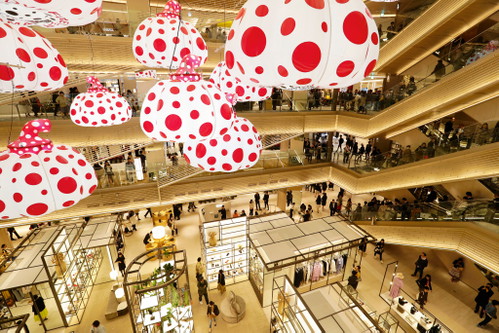 In Ginza im Zentrum der Stadt reihen sich die Luxuskaufhäuser aneinander. Das Ginza Six ist eines der prächtigsten.