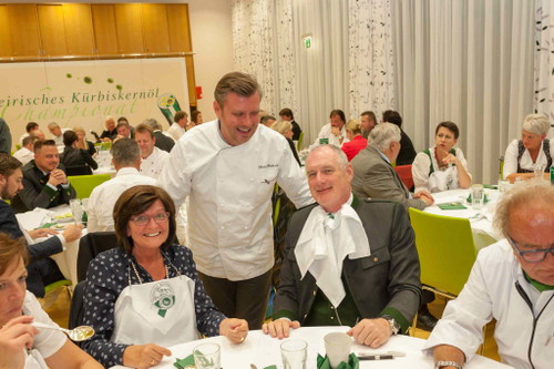 Bürgermeisterin von Bad Gleichenberg Christine Siegel, Christof Widakovich und ORF-Direktor Gerhard Koch beim Verkosten.
