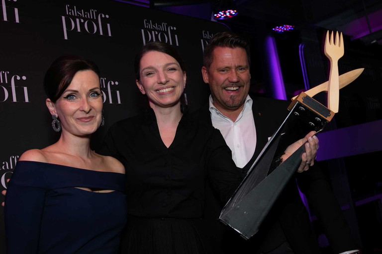 Alexandra Gorsche (Herausgeberin Falstaff PROFI), Ehrenpreisträgerin Eveline Wild (Konditorenweltmeisterin, »Der WILDe Eder«) und Mike Süsser (TV-Star und Moderator).