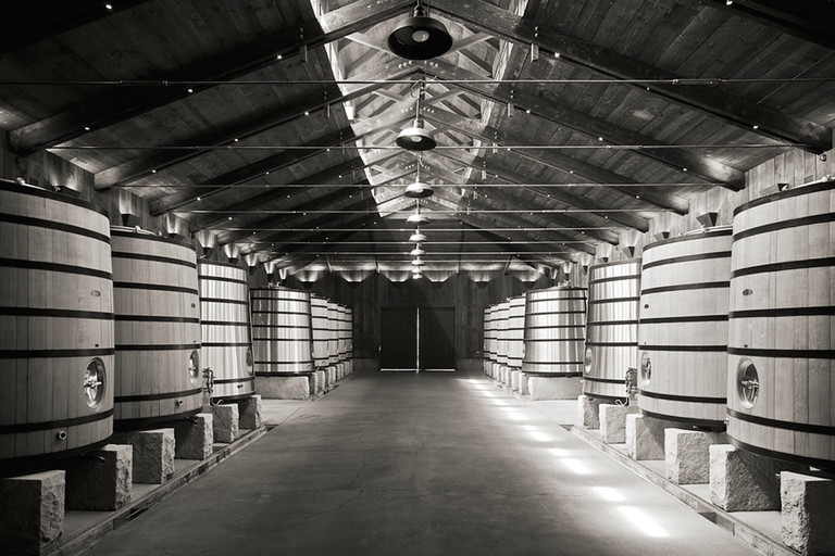 Der «Tank Room» auf Harlan Estate, wo auch österreichische Fässer von Stockinger im Einsatz sind.