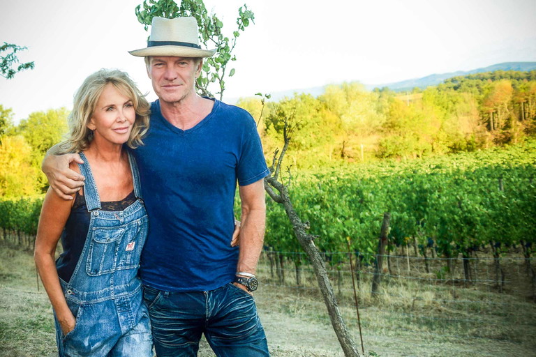 Sting &amp; Trudie Styler. Neben Wein wird Olivenöl, Honig, Gemüse und Obst produziert.