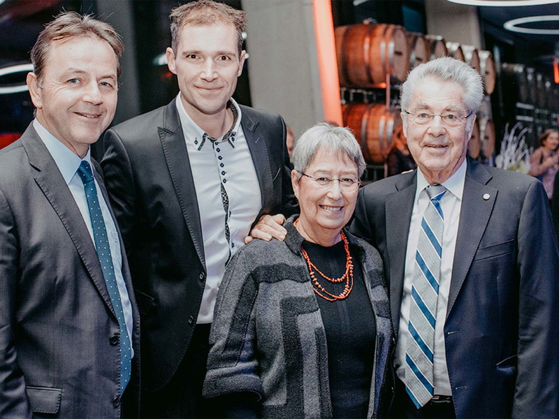 Niki Berlakovich mit Erich Scheiblhofer und dem Ehepaar Fischer