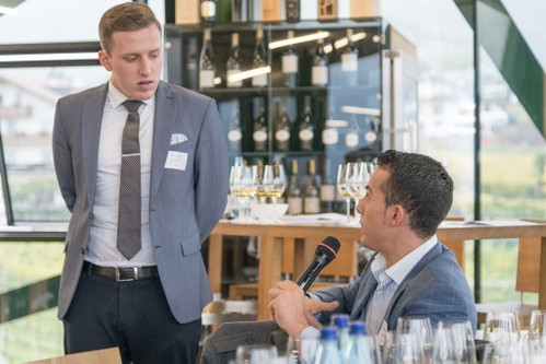 Eros Teboni (l.) vom »Hotel Feuerstein«, Pflersch (Best Sommelier oft the World WSA 2018) mit Guillermo Cruz (r.), »Ambivium Restaurant«, Peñafiel, Spanien (Sommelier of Spain 2018)