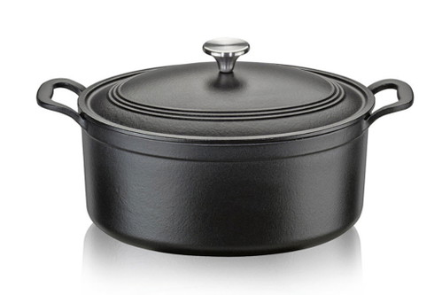 Spring Escale Der ovale Bräter bringt es auf eine maximale Breite von 31 cm und ermöglicht eine extrem schnelle und gleichmäßige Hitze. € 179,– www.spring-brandshop.eu