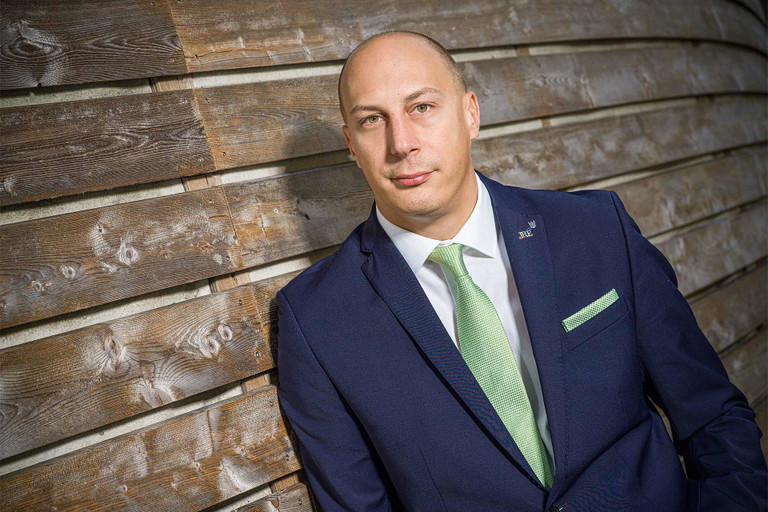 Andreas Katona ist Sommelier und Maître des »See Restaurant Saag«.
