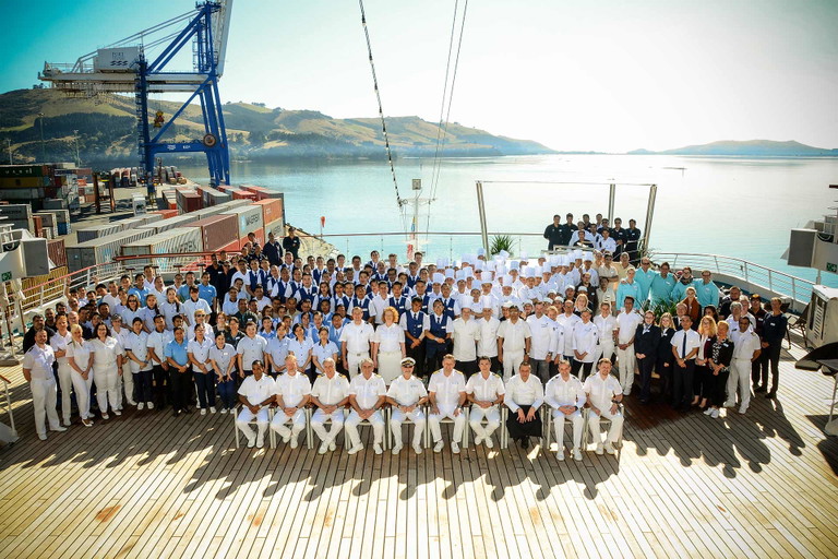 Die Crew der MS Amadea.