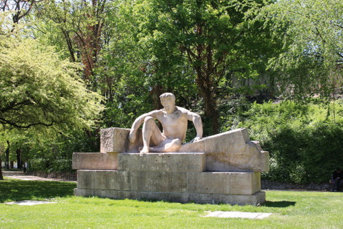 Der Parc de la Butte Saint-Nicaise lädt zu einem Spaziergang ein.