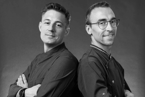 Der Starkoch Ivo Adam und der junge Sternekoch Florian Neubauer haben sich im »After Seven« im »Backstage Hotel« an die Spitze Zermatts gekocht.