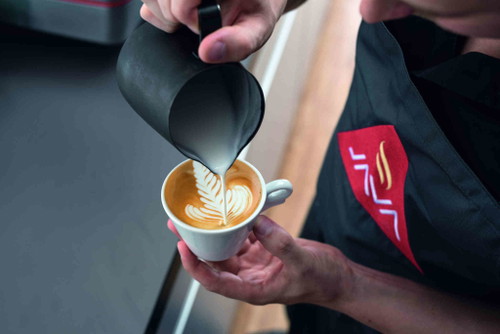 Bei den Barista-Trainings haben Gastronomen die Gelegenheit, etliche Tipps und Tricks rund um das Thema Kaffee zu erhalten.