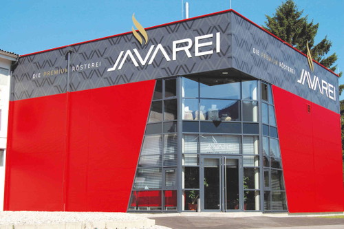 In der eigenen Rösterei, der »Javarei«, in Bruck an der Mur wird der Rohkaffee geröstet.